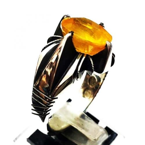 انگشتر مردانه عقیق زرد یمنی با رکاب تک چنگ زبرجد SG-174